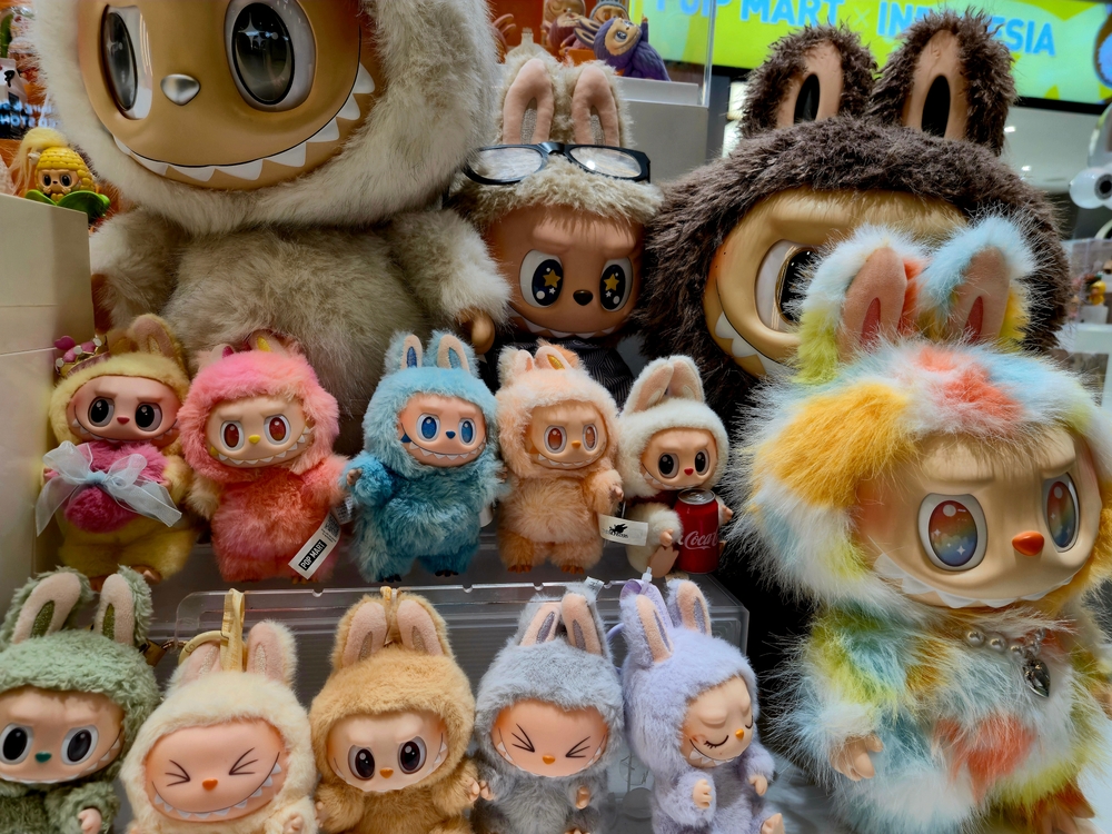 Shutterstock 2695349103